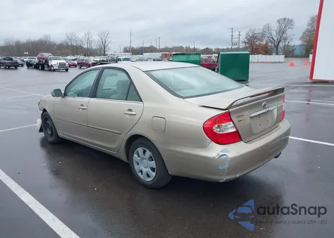 2004 Toyota Camry Le z USA, uszkodzony, nr VIN 4T1BE32KX4U854689